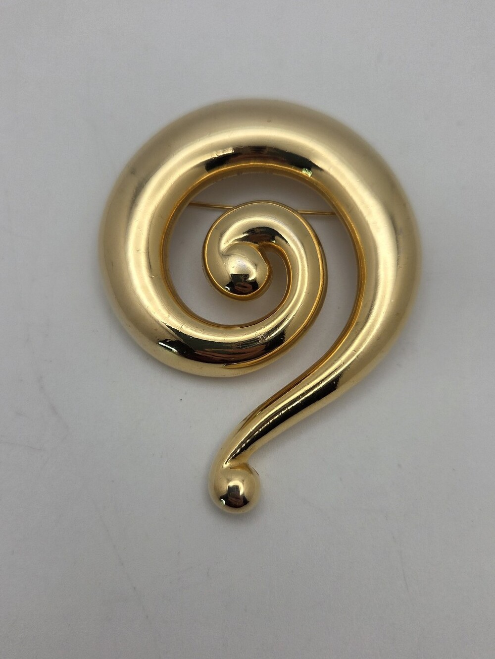 Vintage Modernist Gold Tone Swirl Brooch Heavy Chunky Question Mark Pin Statemen